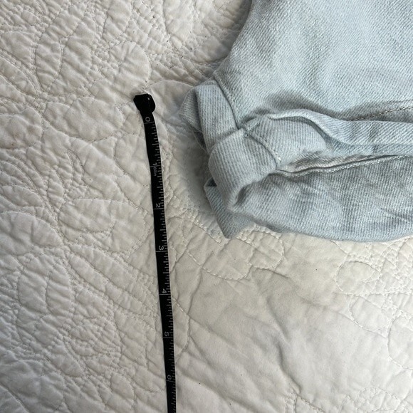 Levi’s A-Line Mom Short, light wash denim shorts, size 33 - Picture 6 of 7